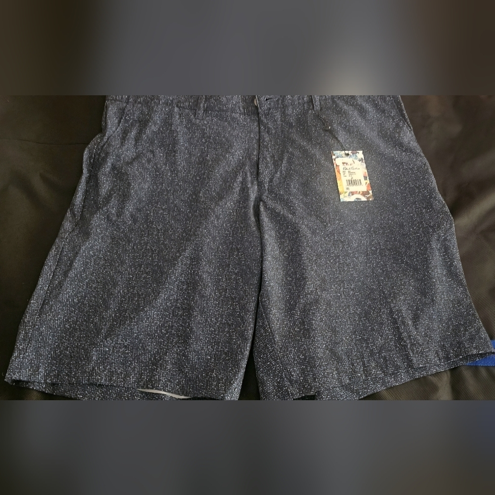 ROBERT GRAHAM SHORTS SIZE 36 NEW WITH TAGS.